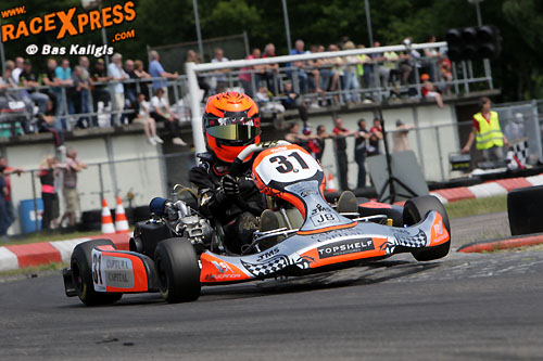 Thom Nelissen volgas door de chicane